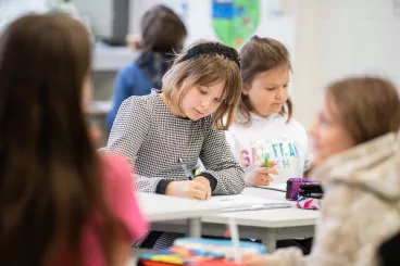 Tisková zpráva: Školní docházka by měla být dvanáctiletá. Její zkrácení není dobrý směr