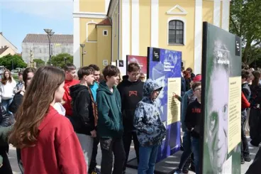 Začala výstava Nezapomeňme 80. Přibližuje osudy pamětníků válečných událostí