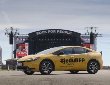 Toyota a Rock for People potřetí: Ekologie, plug-in hybridy a nealko bar