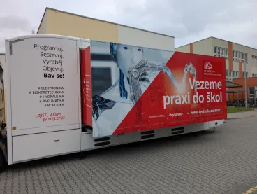 Ministr Vlček z Vysočiny: Pojízdná učebna inspiruje žáky ke studiu technických oborů