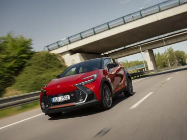 Červnový Toyota Víkend láká na nižší ceny hybridů a plug-in hybridů i novou Corollu Cross