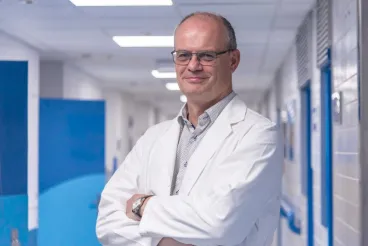 Posílíme léčbu solidních nádorů, abychom zajišťovali komplexní onkologickou péči o celé spektrum malignit – jak hematologických, tak solidních tumorů – staneme se tak jedinečným onkologickým pracovištěm v ČR, říká nový přednosta prof. Michael Doubek