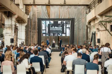 Nový průmysl má růst na brownfieldech, ne na zelené louce. Obcím nabídneme konkrétní nástroje, zaznělo na konferenci Brownfieldy 2025