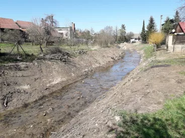 Koryto potoka Polomina na Vysočině pojme více vody, Lesy ČR ho vyčistily