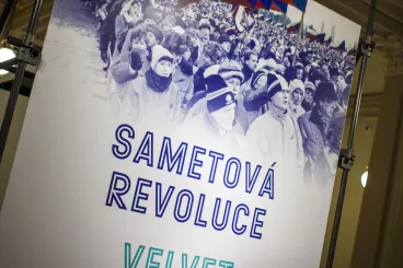 Aspoň na víkend si připomeň sametovou revoluci