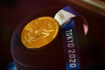 Zlatá medaile Lukáše Krpálka z letošní olympiády je vystavena v Národním muzeu