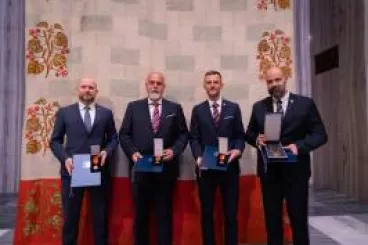 Ředitel pražského magistrátu Martin Kubelka a ředitel pražské záchranky Petr Kolouch převzali ocenění na slavnostním setkání složek IZS