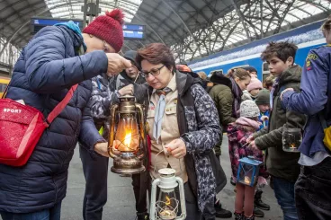 Skauti přivezou tuto sobotu railjetem z Vídně Betlémské světlo, za týden ho rozvezou po celé ČR