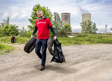 Dobrovolníci v akci: zaměstnanci skupiny ORLEN Unipetrol v květnu pomáhali v osmi organizacích, kde odpracovali 1022 hodin