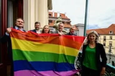 Začal festival Prague Pride pod záštitou hlavního města, Praha vyvěsila duhovou vlajku