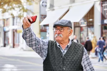 Nadace Vodafone je partnerem Týdne pro Digitální Česko. Organizuje vzdělávací aktivity pro seniory v regionech