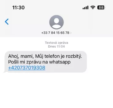 „Ahoj mami, mám nové číslo…!“ Pozor na nový trik kyberpodvodníků. Vydávají se za příbuzné, kterým se rozbil telefon