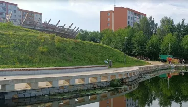 Probíhá údržba krajiny kolem biotopu od nežádoucích rostlin