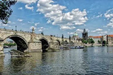 Povodňový orgán hl. m. Prahy projednal současnou situaci ohledně případných povodní. Složky IZS a další subjekty ověřují stav techniky a obecnou připravenost na hrozící zvýšený průtok Vltavy