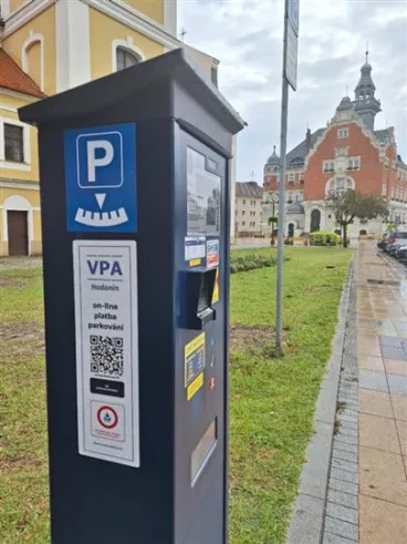 Město modernizuje parkovací automaty. Dochází k rozšíření možností platebních metod