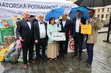 Lidé se znovu zapojili do Primátorské velikonoční sbírky a darovali pro potřebné 2 884 kilogramů potravin a drogerie
