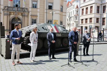 Praha otevřela výstavu k výročí konce druhé světové války, její součástí je i autentický stíhač tanků